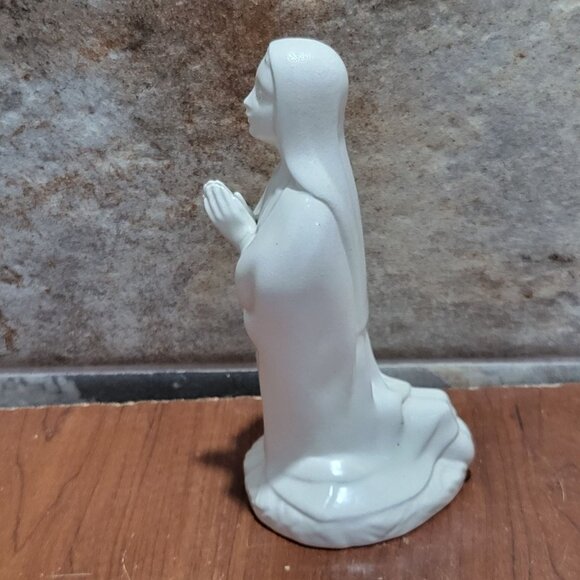 Vintage Virgin Mary Praying Mother Madonna - Picture 8 of 10